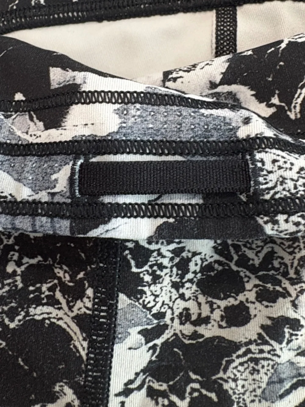Lululemon Train Times 7/8 Leggings Interlaced Starlight Black White Mesh Size 4 - Picture 6 of 9